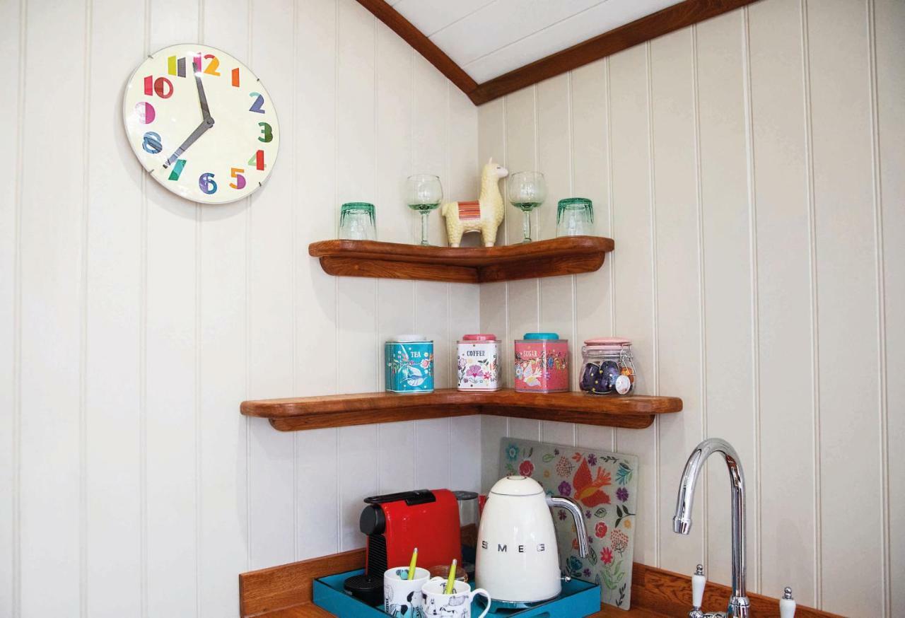 The Merry Harriers Bed and Breakfast Godalming Buitenkant foto